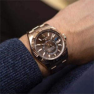 Sky-Dweller-Everose-Gold-Petite-Geneve-Petrovic-Cover-t.jpg
