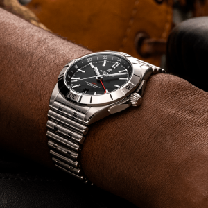 a32398101b1a1-chronomat-automatic-gmt-40-on-wrist.png