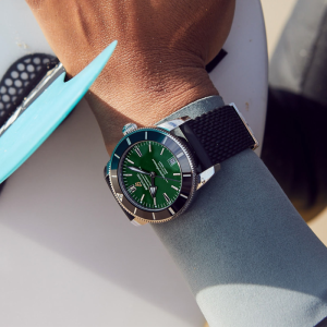 ab2010121l1s1-superocean-heritage-b20-automatic-42-on-wrist.png
