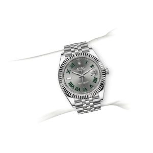m126334-0022_modelpage_on_wrist_landscape_1.jpg