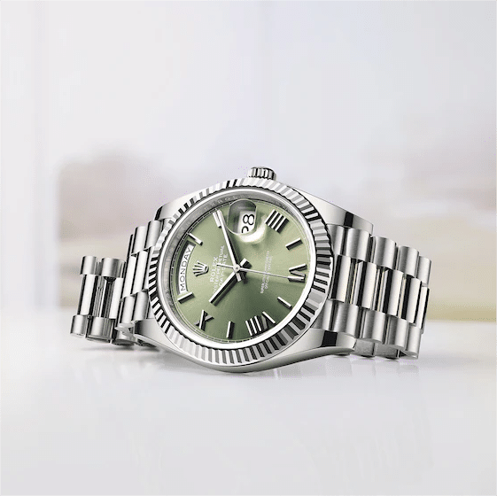 model-page-day-date-96734_7239_day_date_40_m228239_0033_ambiance_flagship_pub_news_02_large_1_portrait.png